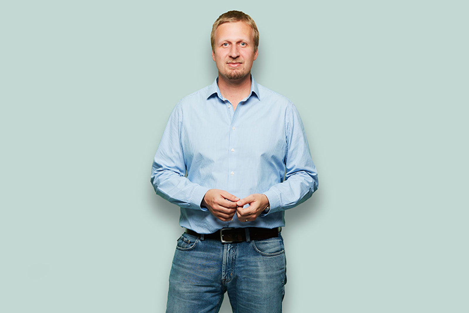 Neos Employee 10